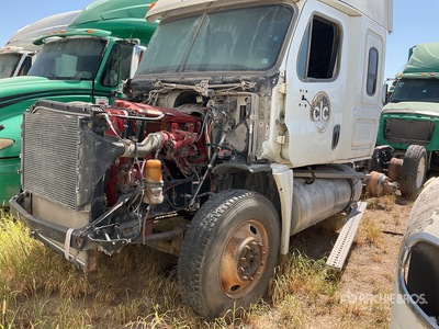 2014 Freightliner Cascadia 6x4 Tractocamion con Dormitorio (Solo Partes) / Parts Only T/A Sleeper Truck Tractor (Inoperable)