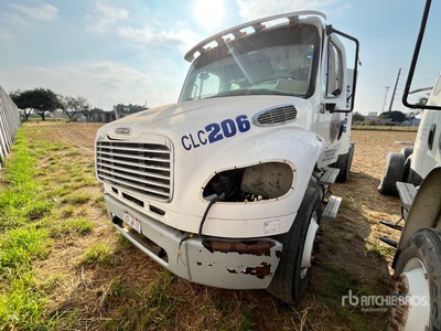 2016 Freightliner M2 106 Tractocamion (INOPERABLE) Solo Partes / Parts Only Day Cab Truck Tractor (Inoperable)