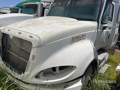 2013 International ProStar 6x4 Tractocamion con Dormitorio (INOPERABLE) / Cabina con cuccetta per trattore stradale (Inoperable)