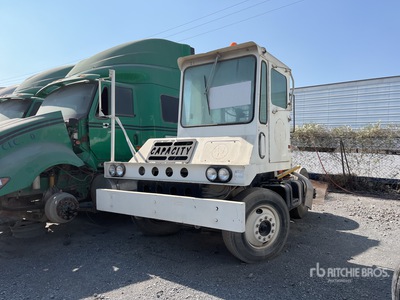 1985 Capacity Otawa Tractocamion de Terminal (INOPERABLE) / Spotter Truck (Inoperable)