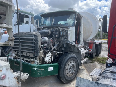 2015 Mack GU813 8x4 Mixer Truck (Inoperable)
