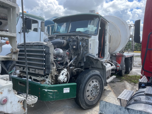 2015 Mack GU813 8x4 Mixer Truck (Inoperable)