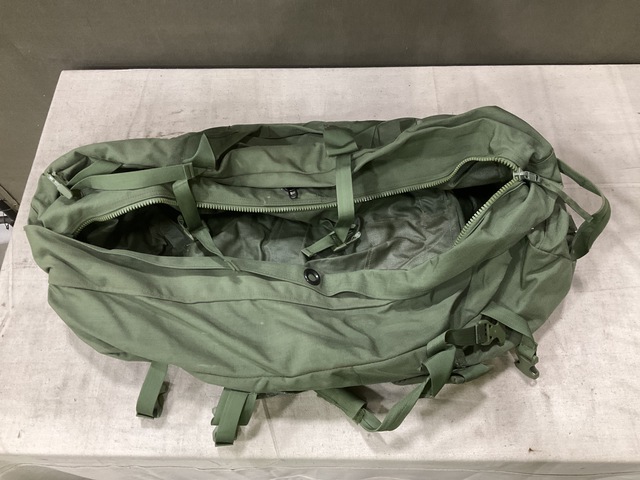 (22) Duffel Bags (22) Duffel Bags