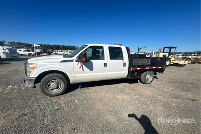 2015 Ford F-250 XL 4x2 Crew Cab Flatbed Truck