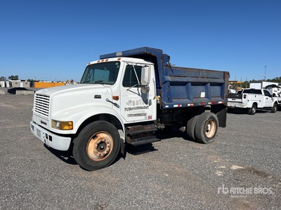 2000 International 4700 4x2 Camion à benne basculante S/E