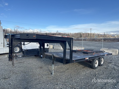 2005 23 ft T/A Gooseneck Equipment Trailer