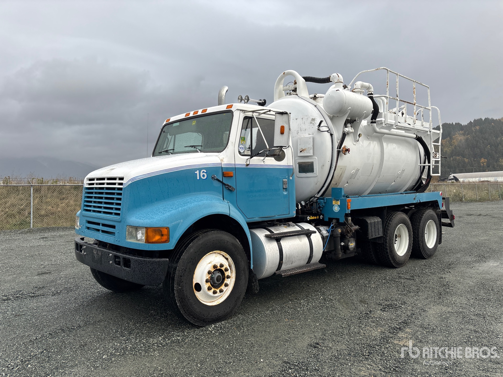 1998 Presvac Systems on 1998 International 8100 6x4 Vacuum Tanker Truck