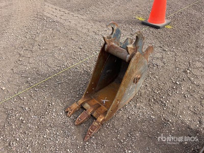 12 in Digging Excavator Bucket
