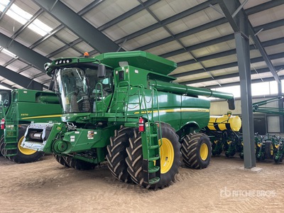 2016 John Deere S670 4x4 Combine Harvester