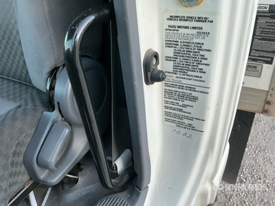 2015 Isuzu NRR 4x2 Camion fourgon