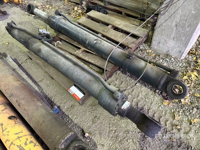 Quantity of (2) Hydraulic Cilinder