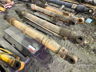 Quantity of (4) Hydraulic Cilinder