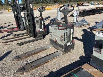 2018 Raymond 6210-S25TN 4500 lb Electric Vérins de châssis