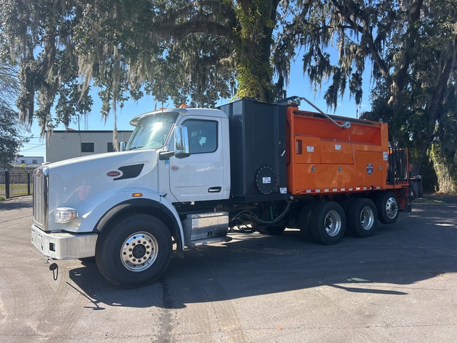 Bergkamp Slurry Seal & Micro Surfacing Paver on 2025 Peterbilt 567 Tri/A Truck Bergkamp Slurry Seal & Micro Surfacing Paver on 2025 Peterbilt 567 Tri/A Truck