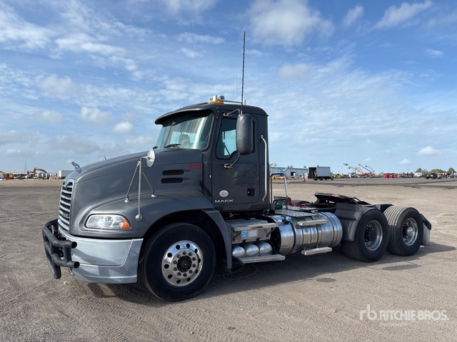 2017 MACK CXU