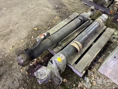 Quantity of (2) Hydraulic Cilinder