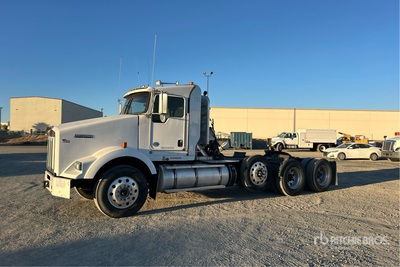 2015 Kenworth T800 8x4 Day Cab Prime Mover