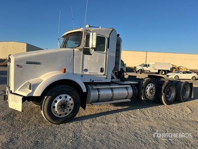 2015 Kenworth T800 8x4 Tri/A Day Cab Truck Tractor