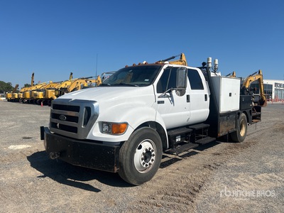 2006 Ford F-650 XL 4x2 Crew Cab Ciężarówka do przewozu paliwa i oleju