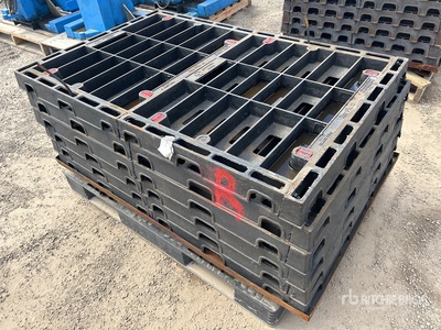 Quantity of 1460 mm x 950 mm Infill Grates Altro materiale
