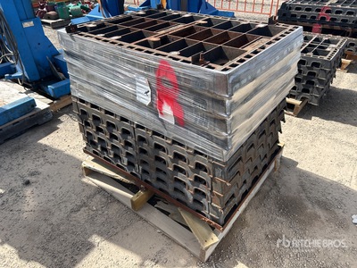 Quantity of 1160 mm x 800 mm Infill Grates Altro materiale