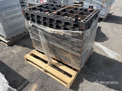 Quantity of 1160 mm x 650 mm Infill Grates Altro materiale