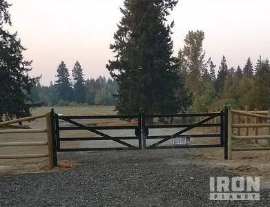 2025 Chery Industrial Farm Metal Driveway Gate 20' (Unused)