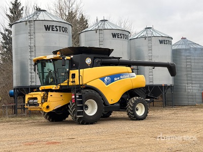 2010 New Holland CR9080 Combine Harvester