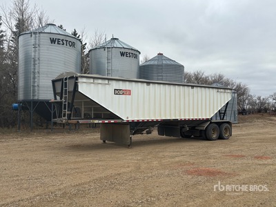 2012 Doepker 36 ft T/A Grain Trailer