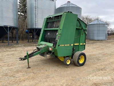 John Deere 535 Round Baler