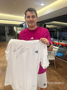 ADIDAS Camiseta Firmada por Iker Casillas ورش و مخازن متنوعة