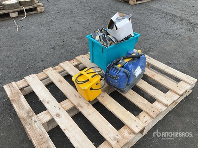 Quantity of 110V Plugs, 1 x Work Light, 1 x Transformer