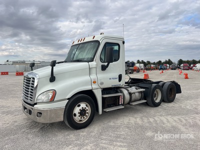 2015 Freightliner Cascadia 125 6x4 تراكتور شاحنة نهارية (ثنائية المحور)