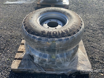 Vredestein 300/80-15.3 Rims and اطارات المواصلات