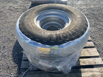 Vredestein 300/80-15.3 Rims and اطارات المواصلات