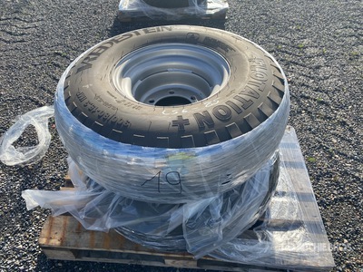 Vredestein 300/80-15.3 Rims and اطارات المواصلات