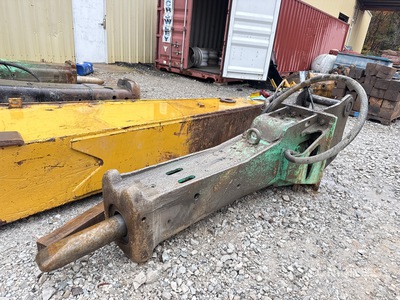 Tramac V32 Hydraulic Breaker