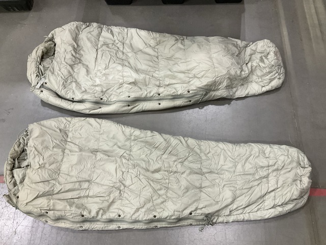 (80) Sleeping Bags