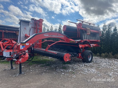 2021 Kuhn Merge Maxx 1100 36 ft 2-Point Windrow Merger