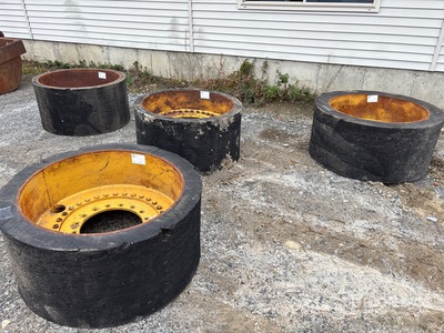 Quantity of (4) Cat 938M Solid Wheels