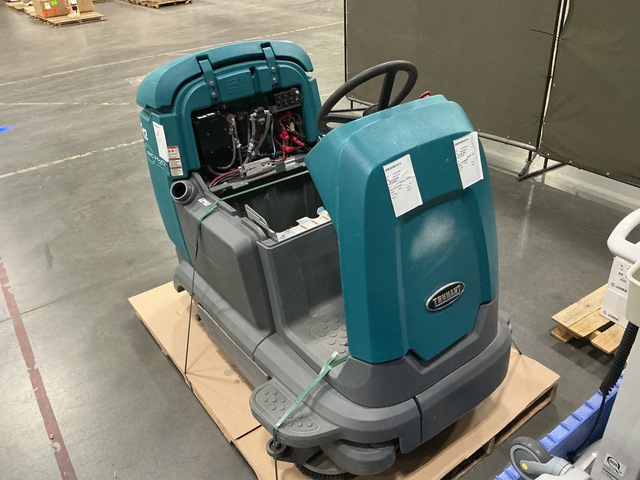 Tennant T12 Floor Scrubber Tennant T12 Floor Scrubber