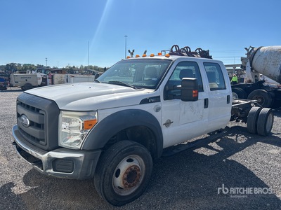 2014 Ford F-450 XL 4x2 Crew Cab Cabine et châssis (Inoperable)