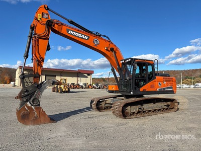 2022 Doosan DX225LC-5 Tracked Excavator