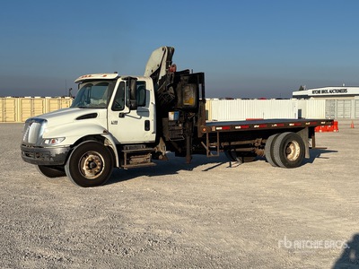 2006 PM Serie 16 8 ton Knuckle Boom on 2007 International 4300 4x2 Camion à Fèche