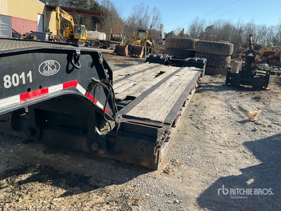 2004 Talbert TDW35SAHRG1T1 T/A Removable Gooseneck Lowboy Trailer