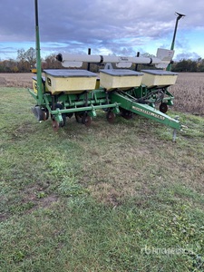 John Deere 1750 6 Row Corn Planter