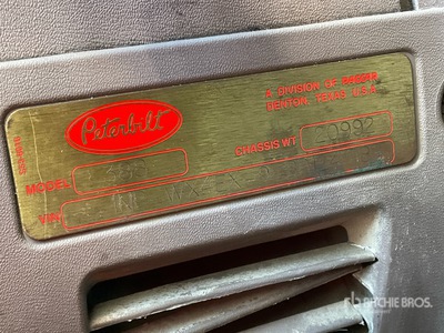 2011 Peterbilt 388 8x4 Vakuumtankwägen (Inoperable)
