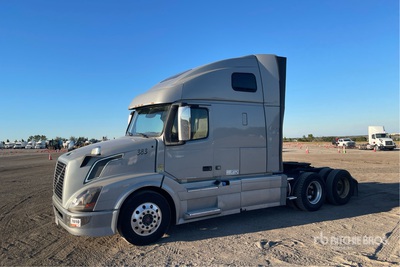 2016 Volvo VNL 6x4 Ciągnik siodłowy T/A z kabiną sypialną