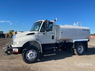 2010 International 4400 2000 gal 4x2 Water Truck