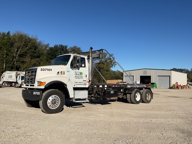 2007 Sterling LT9500 6x4 Roll-Off Truck 2007 Sterling LT9500 6x4 Roll-Off Truck